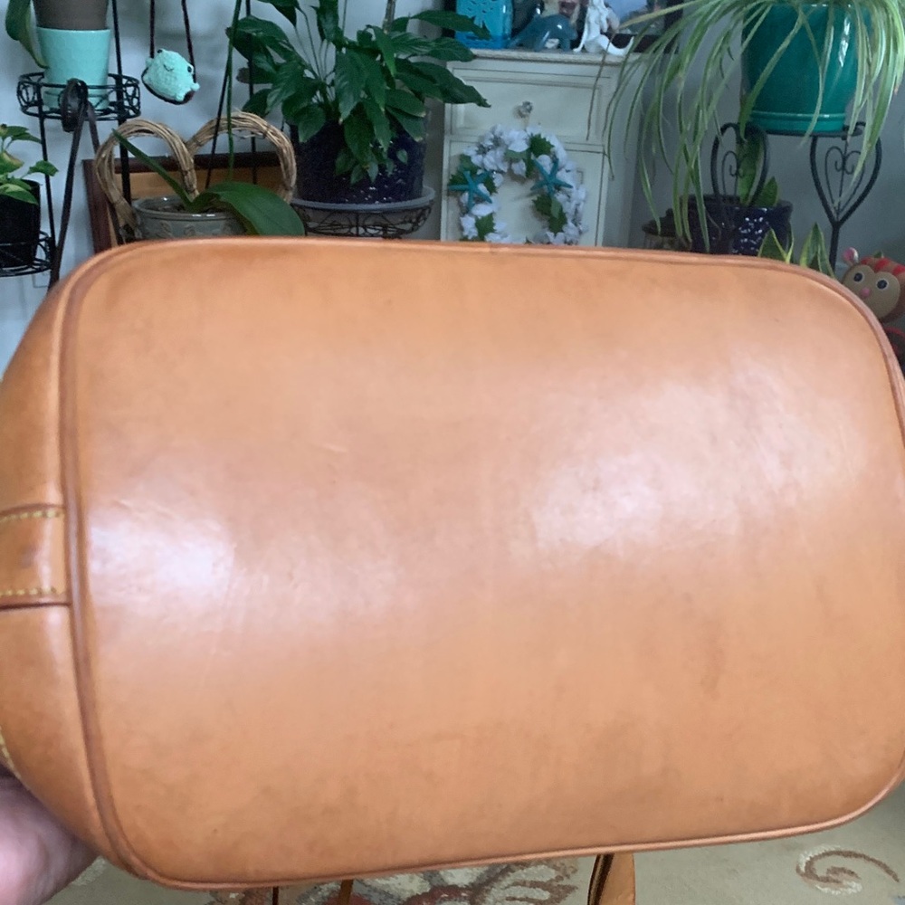Etro Milano Elegant Tan Leather Women's Drawstring Bag  EUC - Picture 6 of 11